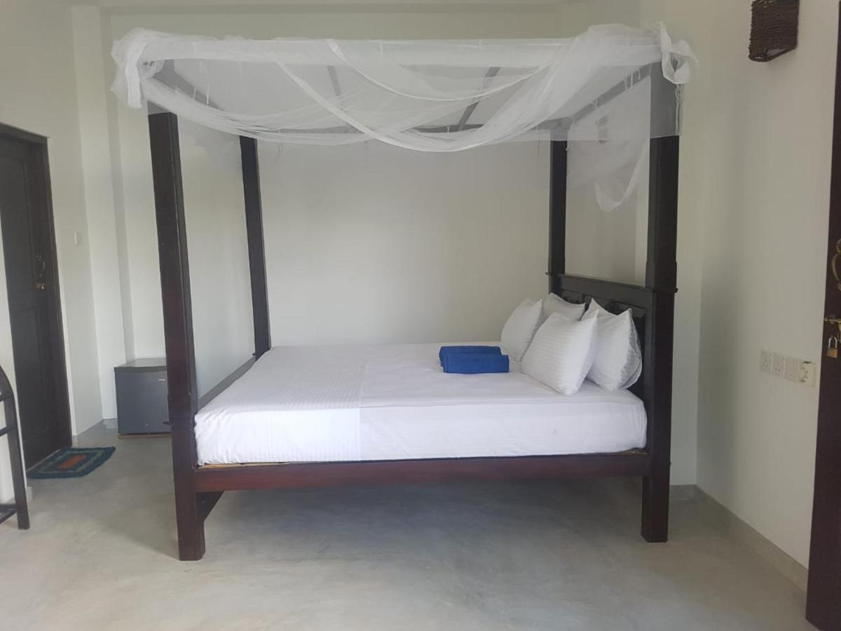 Sea Waves hiriketiya Hotel Dikwella Bagian luar foto