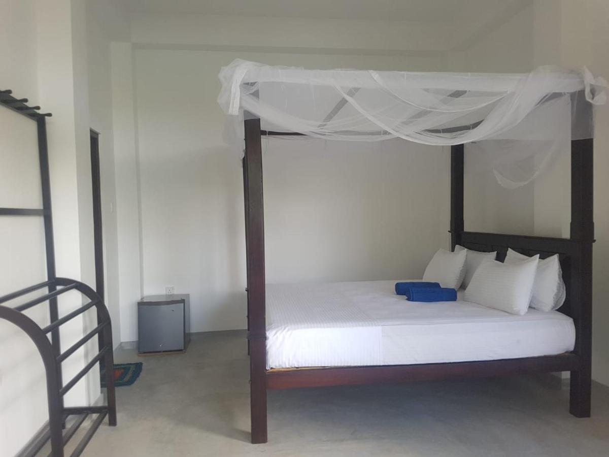 Sea Waves hiriketiya Hotel Dikwella Bagian luar foto