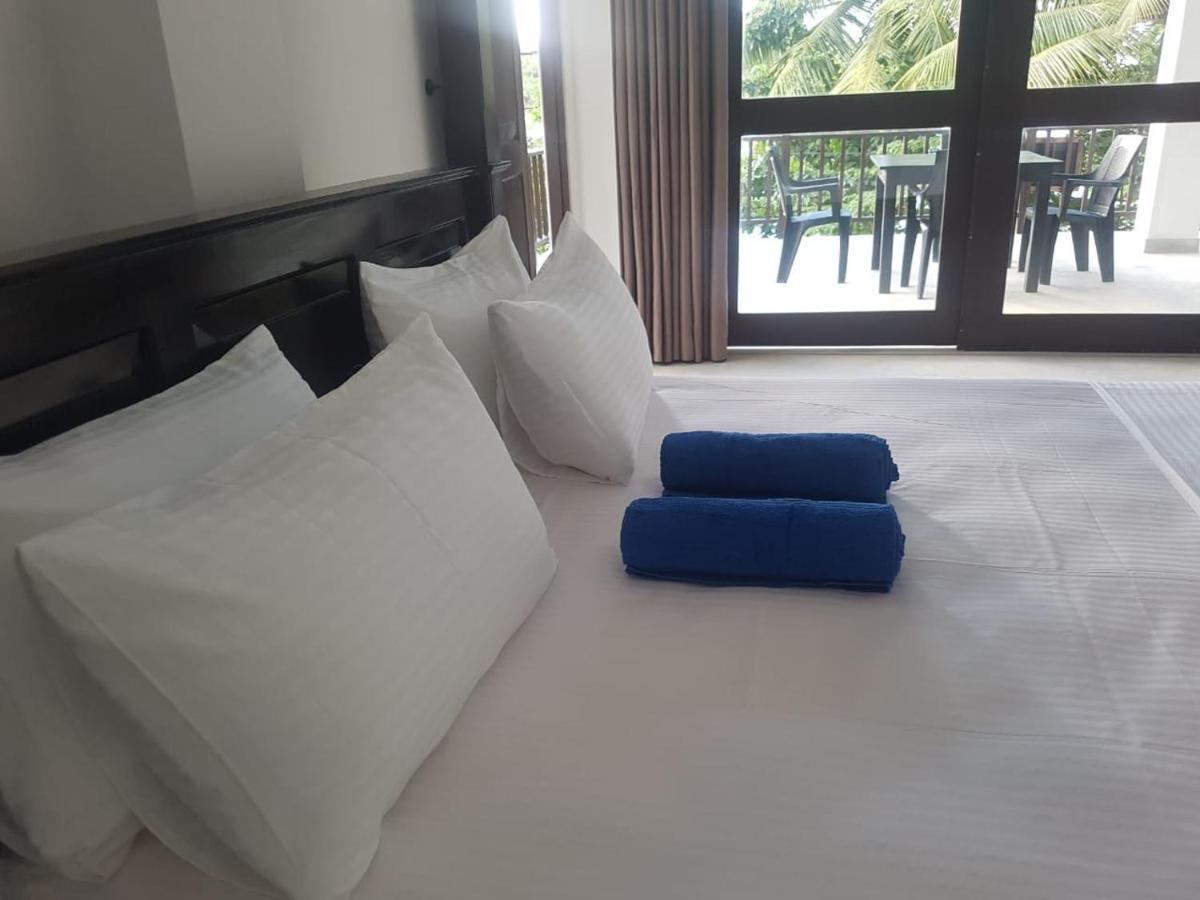 Sea Waves hiriketiya Hotel Dikwella Bagian luar foto