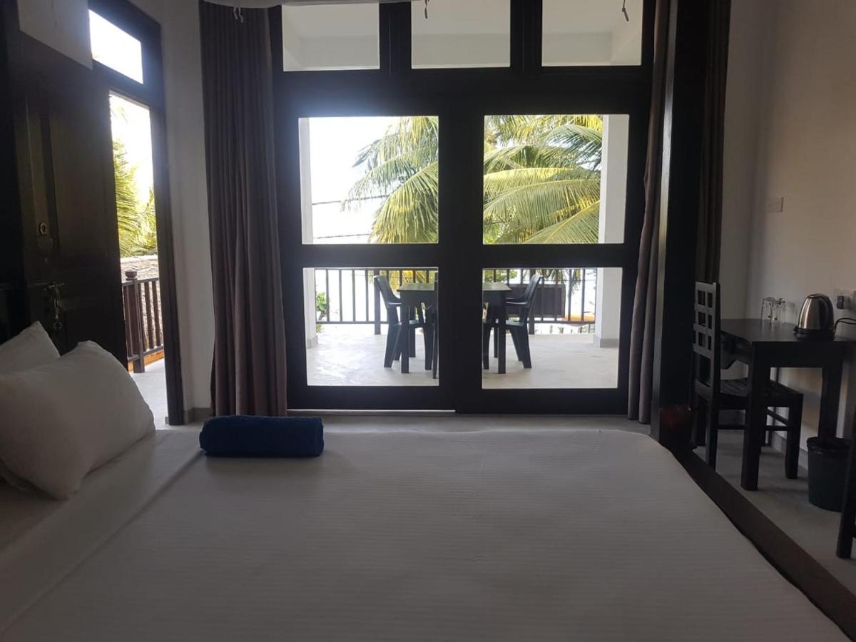 Sea Waves hiriketiya Hotel Dikwella Bagian luar foto