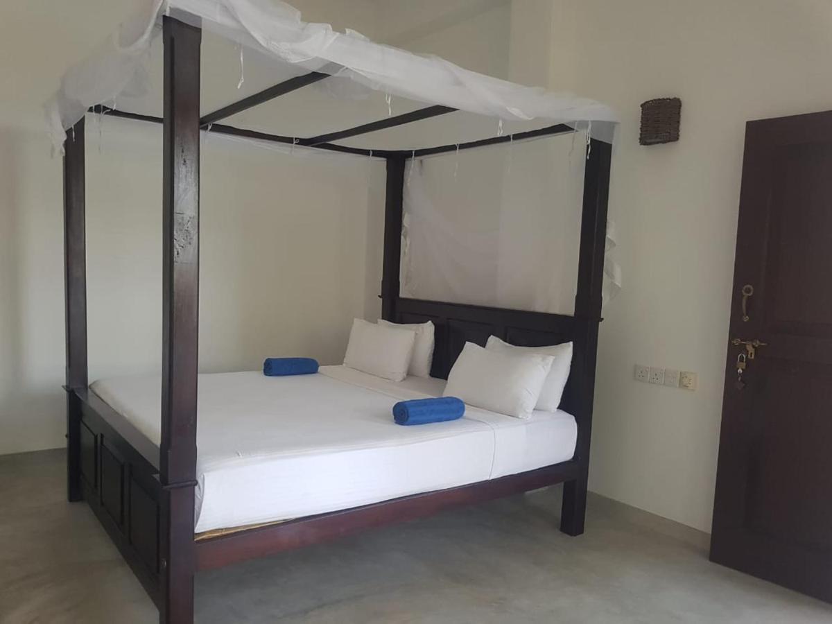 Sea Waves hiriketiya Hotel Dikwella Bagian luar foto
